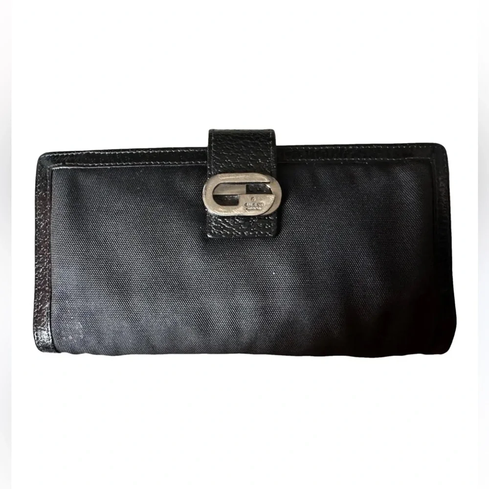 GUCCI Authentic black long wallet